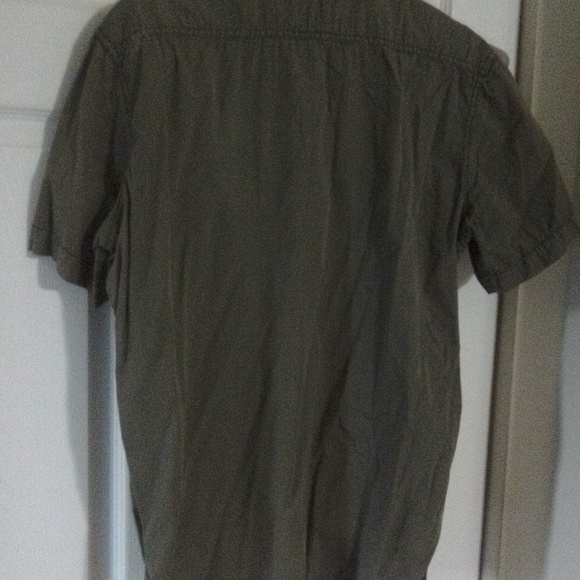 H&M medium short sleeve button down - Picture 4 of 4
